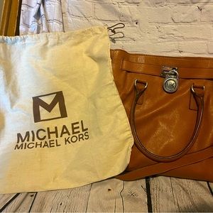 Micheal Kors shoulder/cross body purse with dust bag